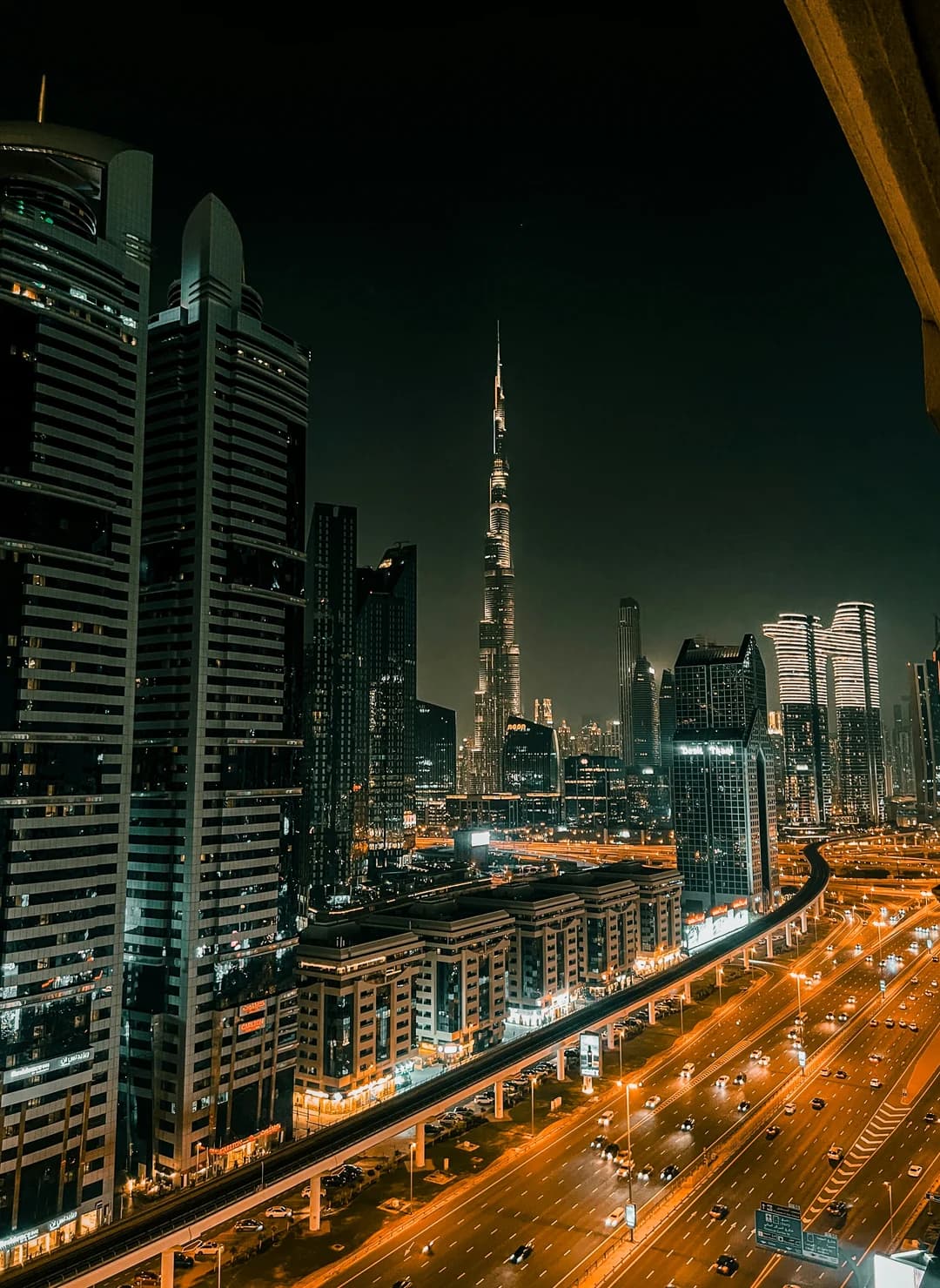 Dubai Luxury Estate – Twilight Bronze